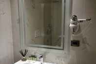 In-room Bathroom Raeli Hotel Archimede