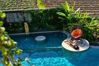 Swimming Pool Floating Leaf Eco-Luxury Retreat