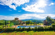 สระว่ายน้ำ 3 Agriturismo Ragoncino