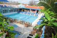 Swimming Pool Side Temple Hotel