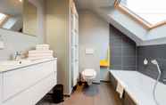 In-room Bathroom 5 Smartflats Design - Schuman