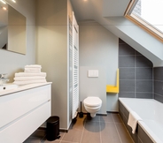 In-room Bathroom 5 Smartflats Design - Schuman