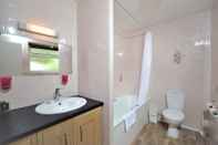 In-room Bathroom Pink Beach Guest House