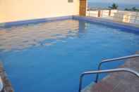 Swimming Pool Hotel Naren Palace