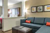 Common Space Comfort Suites near Rainbow Springs