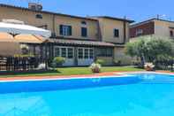 Swimming Pool Villa Maria