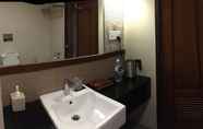 Toilet Kamar 5 Galaxy Hotel