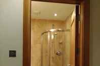 In-room Bathroom Avoca Lodge