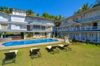 Swimming Pool Stone Wood River Front