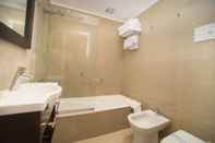 Toilet Kamar Hotel Versailles