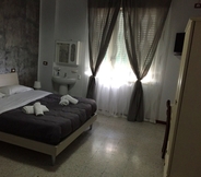 Bedroom 5 B&B Napoli Stazione