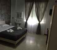 Bilik Tidur 5 B&B Napoli Stazione