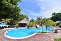 Swimming Pool Reef Resort