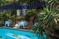 สระว่ายน้ำ Hôtel Le Y Saint-Tropez