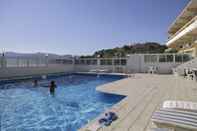 สระว่ายน้ำ Hotel Anagros