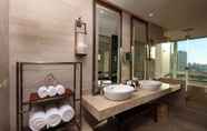 In-room Bathroom 3 InterContinental Haikou Seaview