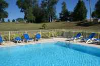 Swimming Pool Château de Barbet