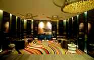 Lobby 3 LN Hotel Five