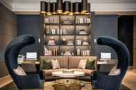 ล็อบบี้ LondonHouse Chicago, Curio Collection by Hilton