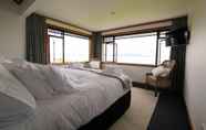 Kamar Tidur 5 Te Puru Beach Lodge