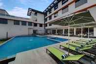 Swimming Pool The Fern Kadamba Hotel and Spa