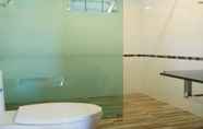 ห้องน้ำภายในห้อง 5 Cleanwave Resort Chumphon