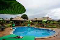 Swimming Pool Shambave Pai Resort