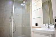 In-room Bathroom Stayo Oxford Street