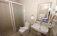 Toilet Kamar 5 Hotels JoJos