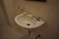 Toilet Kamar Mani Home Guesthouse