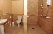 In-room Bathroom 2 Chevin End Guest House