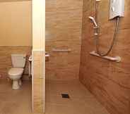 Toilet Kamar 2 Chevin End Guest House