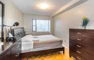 ห้องนอน 7 Toronto Furnished Living - Gerard St. E