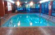 Swimming Pool 2 Toronto Furnished Living - Gerard St. E