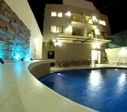 Swimming Pool 5 Hotel & Suites Domani