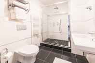 In-room Bathroom Les Appartements Paris Clichy