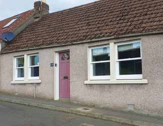 Exterior 2 Castlefield Cottage in Central Cupar