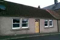 Exterior Castlefield Cottage in Central Cupar