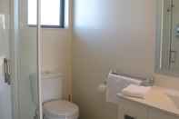 Toilet Kamar Pegasus Gateway Motels and Apartments