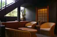 Lobby Yuraku Hotel