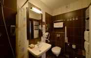 Toilet Kamar 3 Hotel Berg