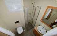 Toilet Kamar 2 The Suites