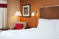 Bedroom Four Points by Sheraton San Diego - SeaWorld