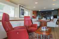 Bar, Kafe, dan Lounge Christina Onassis Yachthotel