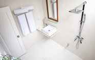 Toilet Kamar 7 Asuruma View hotel