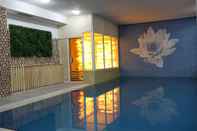 Swimming Pool Hotel Elegant Lux