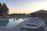 Swimming Pool Hôtel du Bois Blanc Domaine d'Epeyssoles Georges Blanc