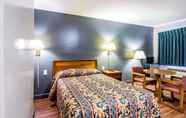 Kamar Tidur 3 Rodeway Inn North Chesterfield-Richmond