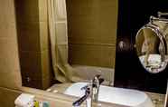 In-room Bathroom 3 Hotel Bengal Canary Park