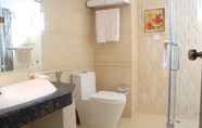 Toilet Kamar 2 Hotel Bengal Canary Park